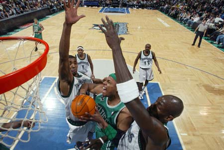 李金羽：中国足球前一段已经掉冰窟窿里了，目前处于恢复期（李金羽：国足前段时间如坠冰窟，如今进入恢复期）