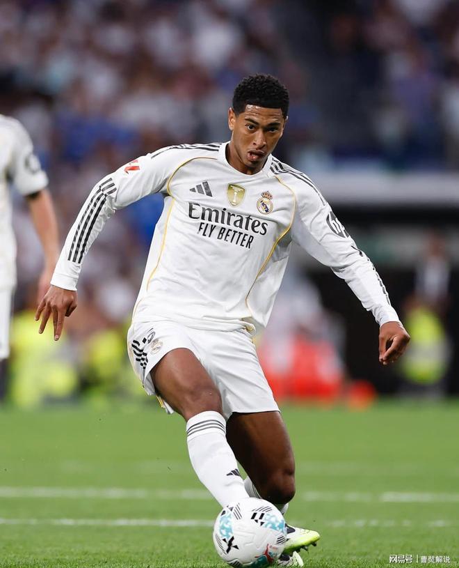 爵士逆转功臣！乐福15中8得到20分8篮板（乐福15投8中砍20分8篮板，助爵士完成逆转）