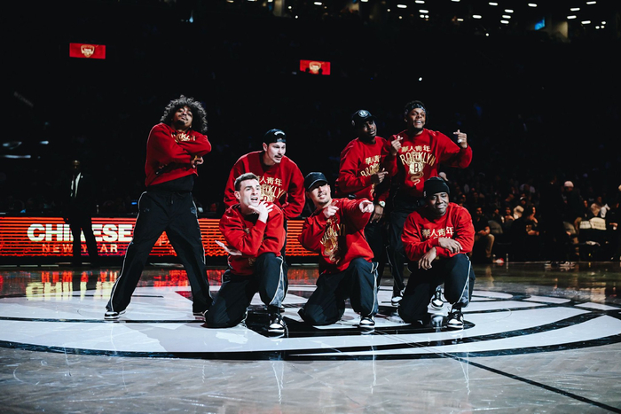 胡明轩拿下26分错失绝杀，澳大利亚全队安慰胡明轩（砍下26分却绝杀不进，胡明轩赛后获澳大利亚队集体安慰）