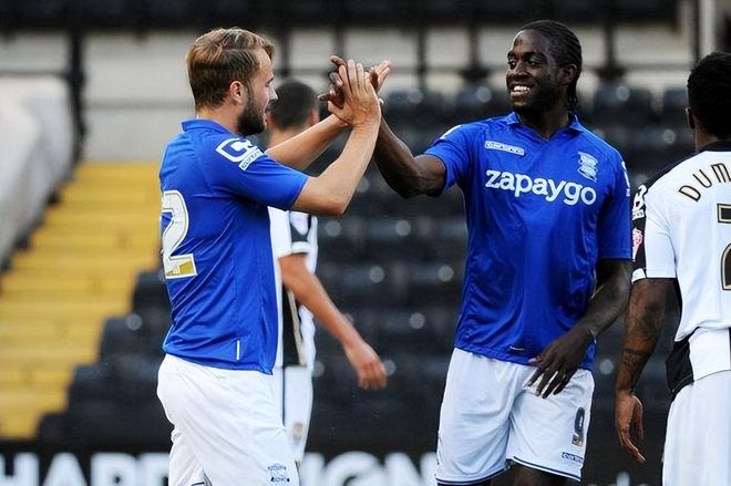 山东后场展最强模式！高诗岩统治决胜期，谢智杰于德豪攻守一体（山东后场火力全开！高诗岩统治末节决胜，谢智杰、于德豪攻防俱佳）