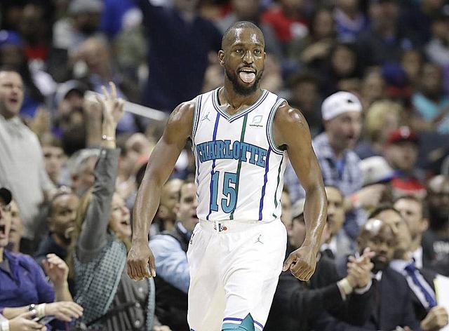 枯坐90分钟 33岁萨拉赫暗示离队 炮轰斯洛特：背信弃义一脚踹开我（枯坐全场90分钟！33岁萨拉赫疑似寻求离队 怒斥斯洛特：出尔反尔把我踢开）