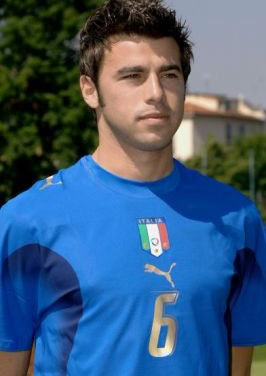 国家队征召！感谢邵佳一指导为青岛足球书写的精彩篇章（邵佳一获国家队征召，致谢其为青岛足球谱写的辉煌篇章）