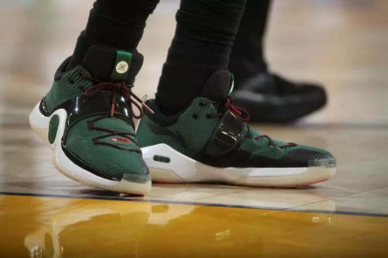 英超半场：迪亚斯世界波，格瓦迪奥尔破门，曼城2-0桑德兰（英超半场战报：迪亚斯轰世界波，格瓦迪奥尔建功，曼城2-0领先桑德兰）