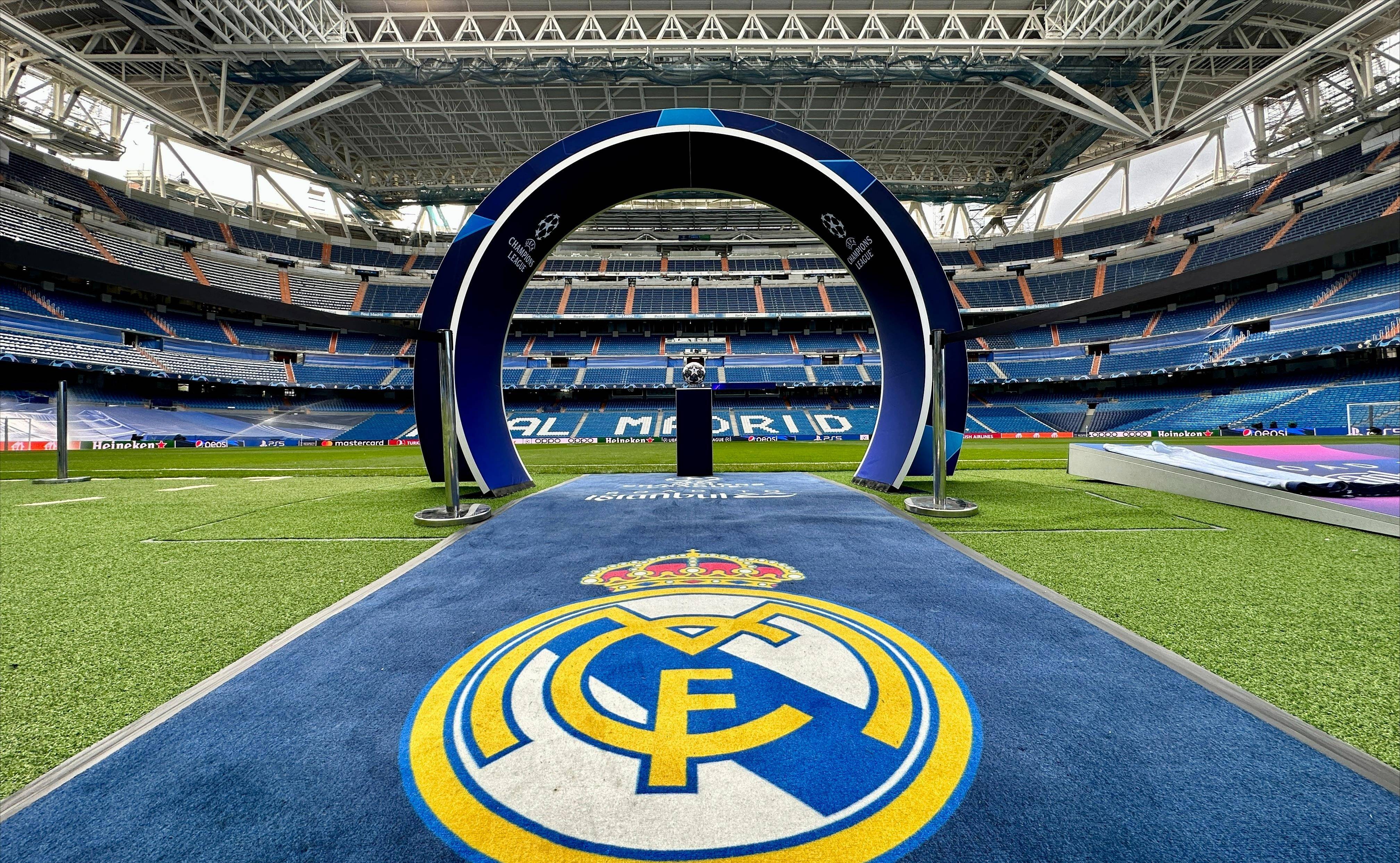 转会市场风云再起！萨拉赫或赴沙特联赛，拜仁豪门相中英格兰新星（足坛转会再起波澜：萨拉赫或转战沙特联，拜仁看上英格兰新星）