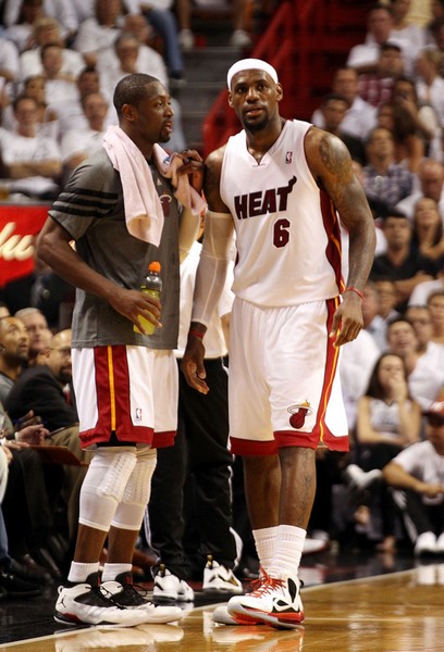 逆转功臣！麦丹13中10轰27分，里德末节4三分轰14分（逆转双星闪耀：麦丹13投10中砍27分，里德末节飙进4记三分独取14分）