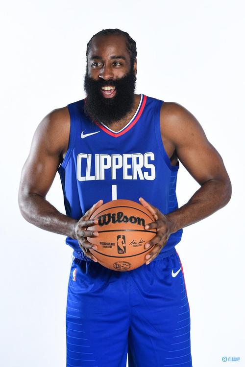 美记：PJ·华盛顿赛前训练扭伤脚踝，提前退出本场比赛（PJ·华盛顿赛前热身扭伤脚踝，本场比赛缺阵）