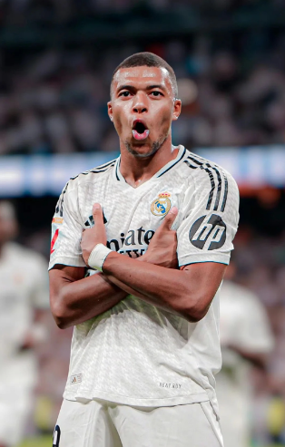 青岛西海岸主教练邵佳一成功保级，郑智接任后计划邀请黄博文、李雷雷等助教，助力球队发展。（邵佳一率青岛西海岸完成保级，郑智接任拟邀黄博文、李雷雷加盟教练组助力球队发展）